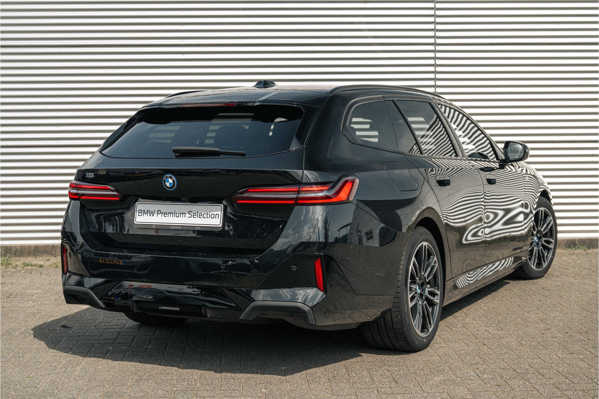 BMW i5 Touring eDrive40 M Sport / Comfort Access / Harman-Ka, Automaat, Achterwielaandrijving, Gebruikt, Met garantie (alle)