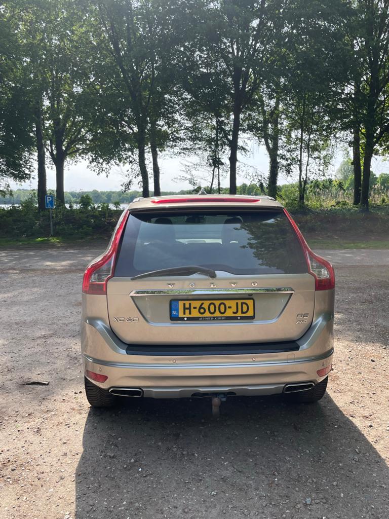 Volvo XC60 2.4 D5 AWD Geartronic 2015 Grijs, Automaat, 197 €/maand, 2000 kg, 1701 kg