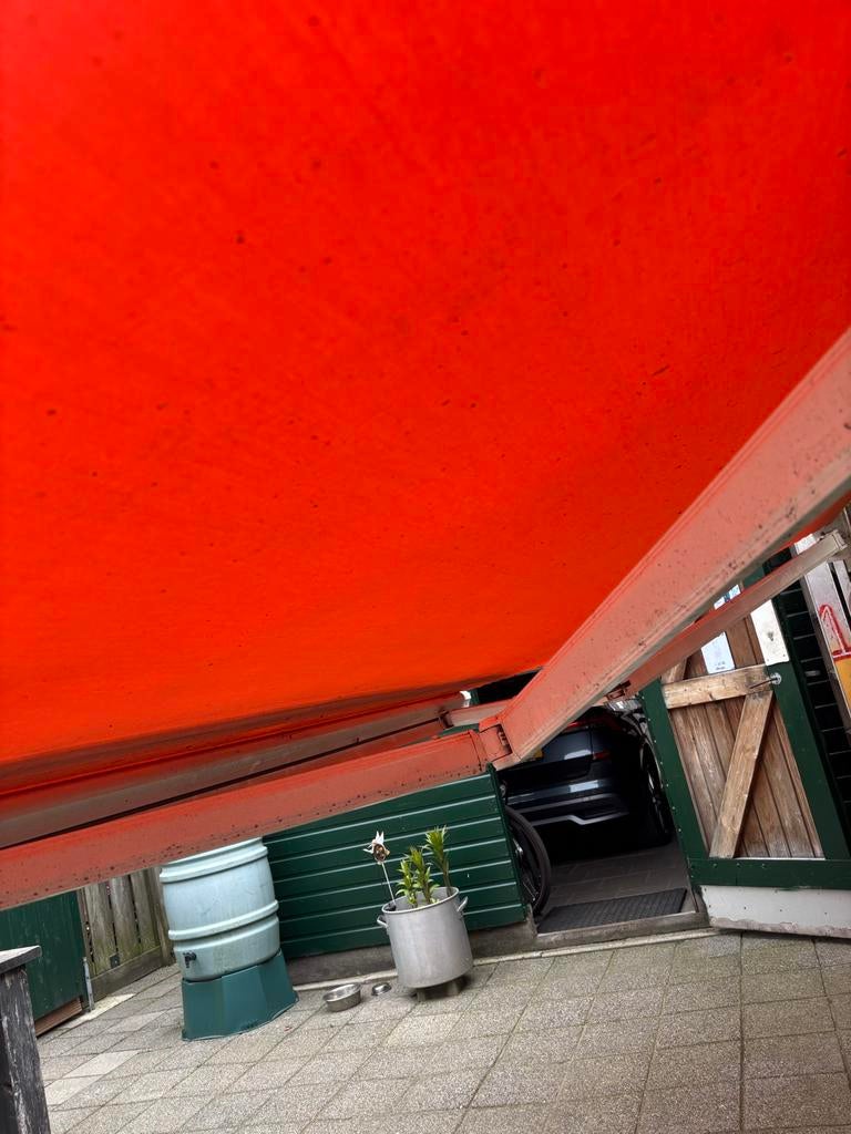 Oranje knikarmscherm - 240 cm breed, Tuin en Terras, Zonneschermen, Ophalen, Gebruikt, 150 tot 300 cm, 250 cm tot 450 cm