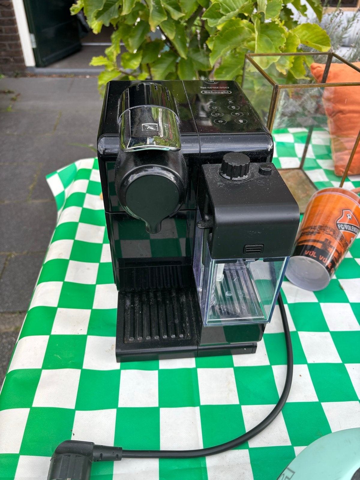 Nespresso De'Longhi koffiemachine - Werkt goed, Ophalen of Verzenden, Gebruikt, Koffiemachine, Koffiepads en cups