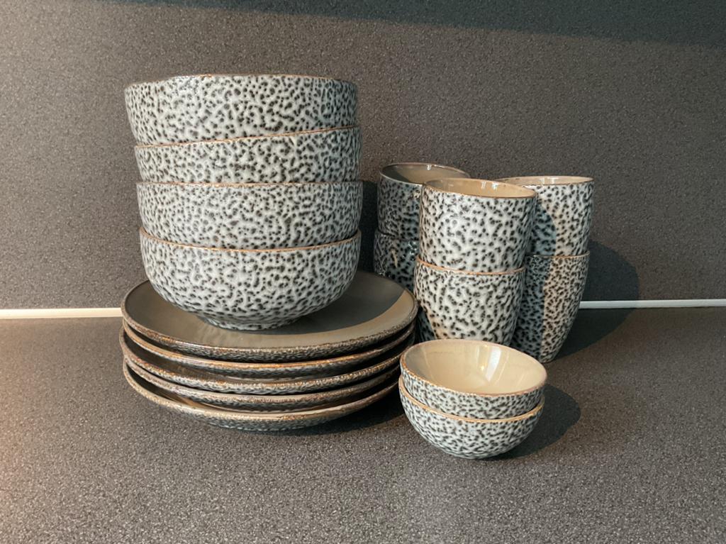 Servies Herman den Blijker (Gusta donkergrijs), Huis en Inrichting, Ophalen, Zo goed als nieuw, Aardewerk, Overige stijlen