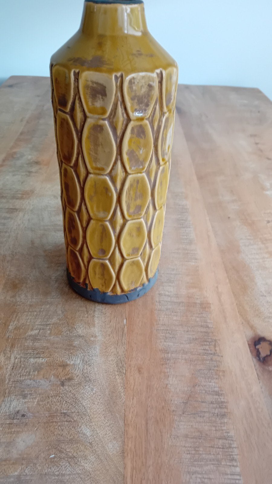 Decoratieve okergele vaas, Ophalen of Verzenden, Zo goed als nieuw, Overige kleuren, Glas