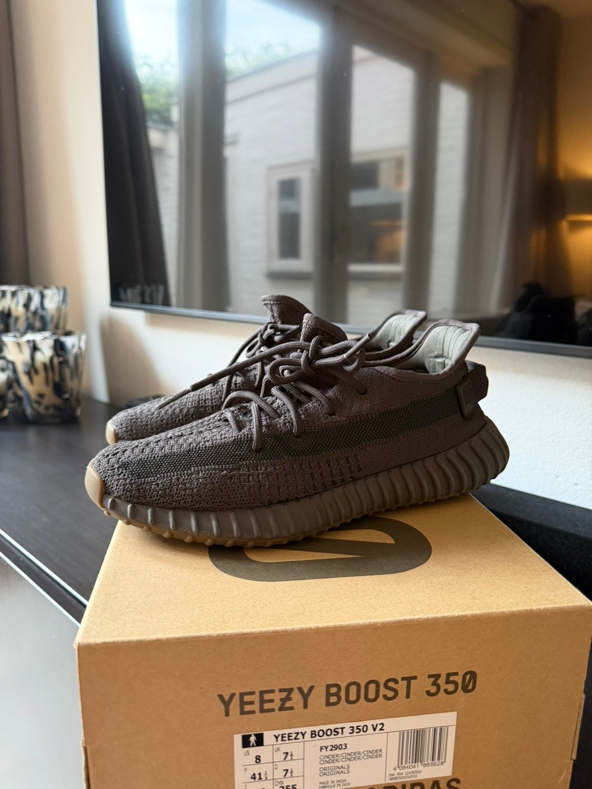 Yeezy 350 cinder maat 41, Ophalen of Verzenden, Zo goed als nieuw, Sneakers of Gympen