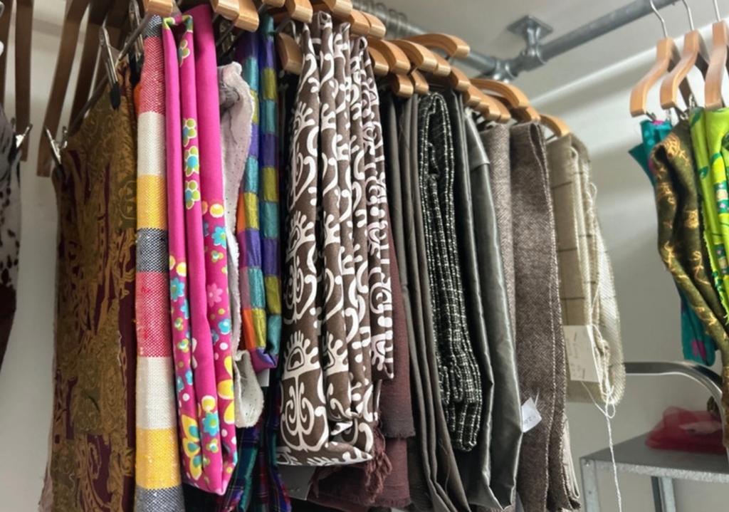 Grote partij stoffen voor meubelstoffering/kleding, Ophalen, Overige materialen, Gebruikt, Overige kleuren