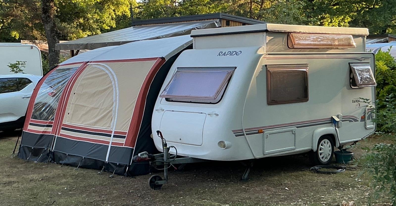Rapido Club 31 T (2004) - Compacte caravan met Fortex tent, Standaardzit, 4 tot 5 meter, 500 - 750 kg, Fietsenrek