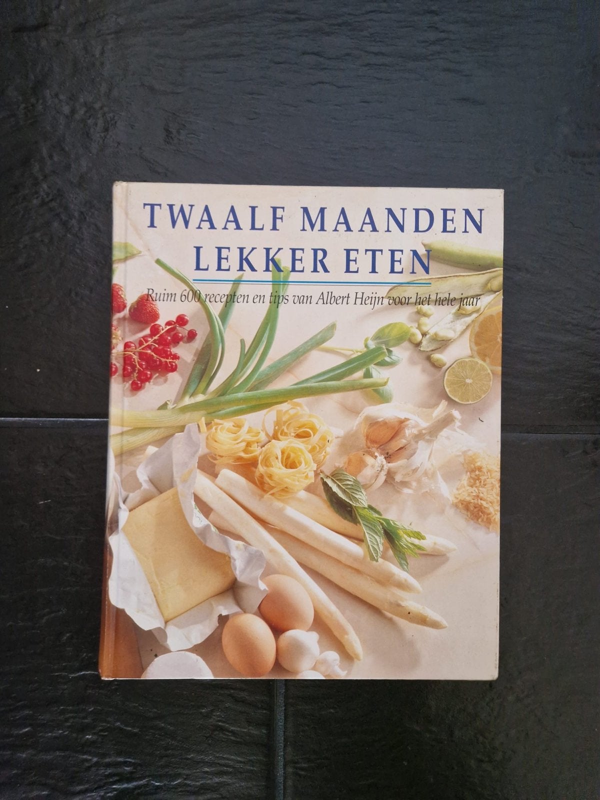 Twaalf Maanden Lekker Eten - Albert Heijn Kookboek, Ophalen of Verzenden, Gelezen