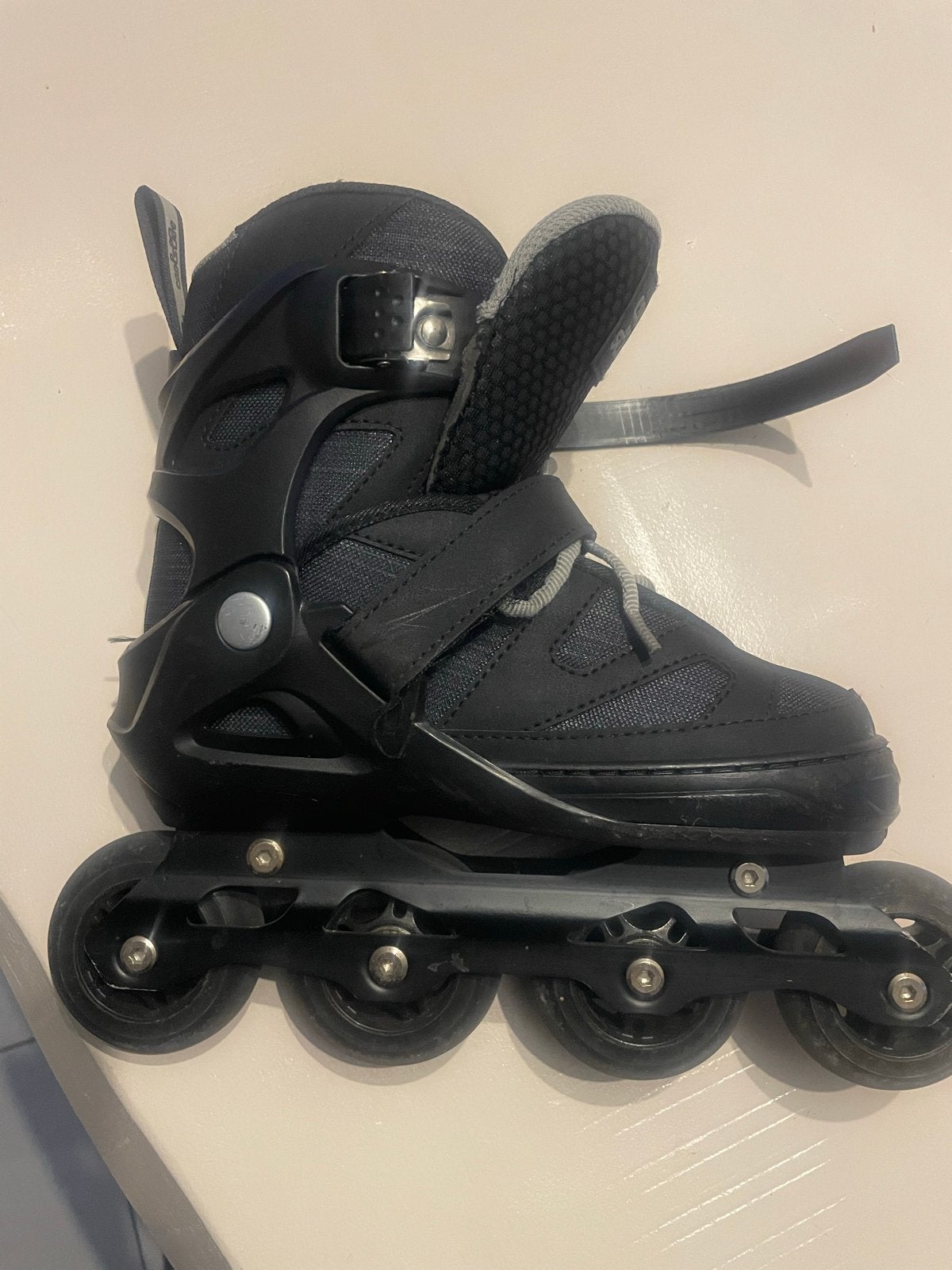 Skeelers maat 30-36 & 38 met helm en beschermers, Sport en Fitness, Skeelers, Kinderen, Ophalen of Verzenden, Inline skates 4 wielen