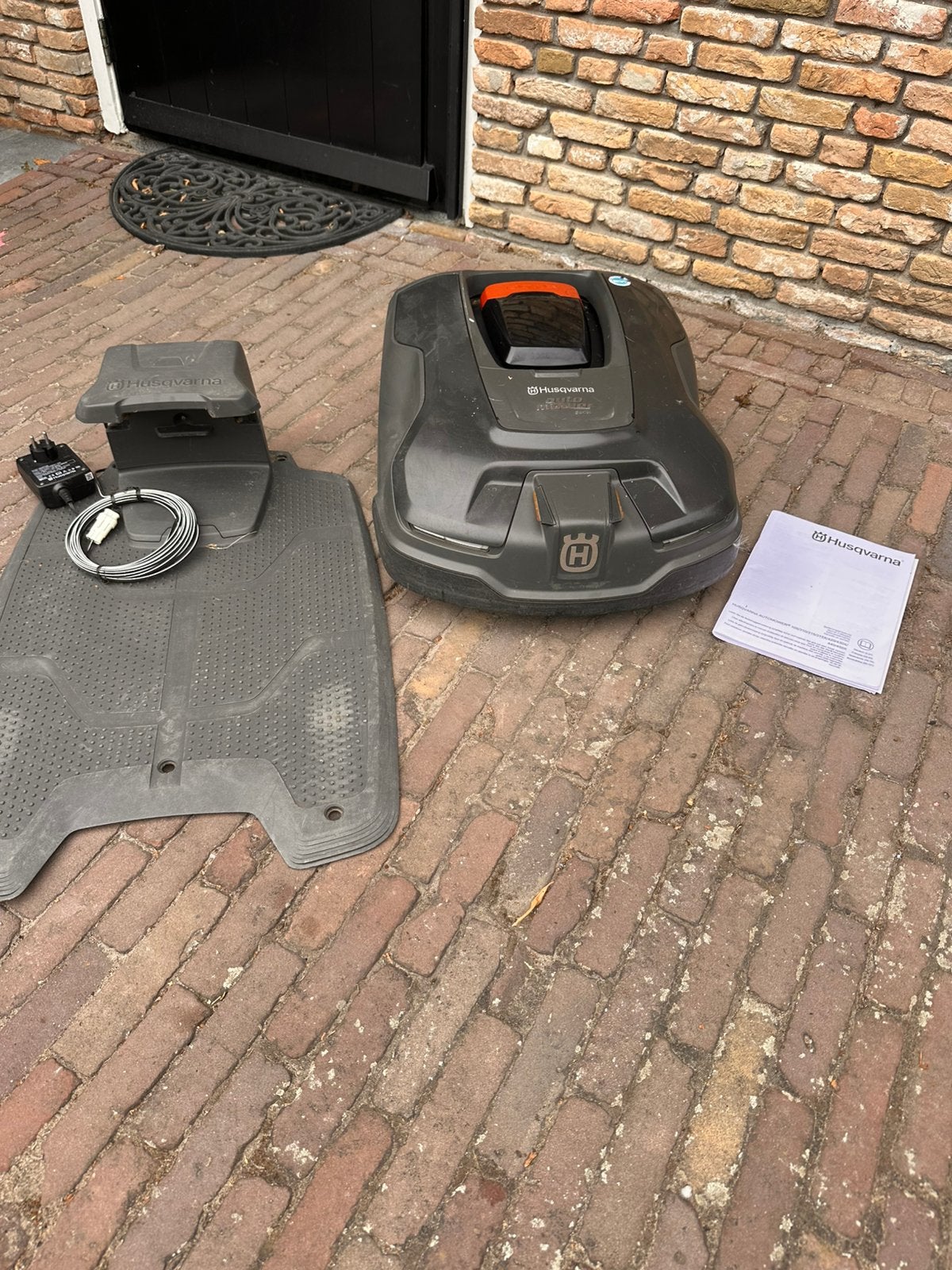Husqvarna Automower 315X –defect (wielmotor) inc laadstation, Tuin en Terras, Robotmaaiers, Ophalen, Gebruikt, 20 tot 25 cm