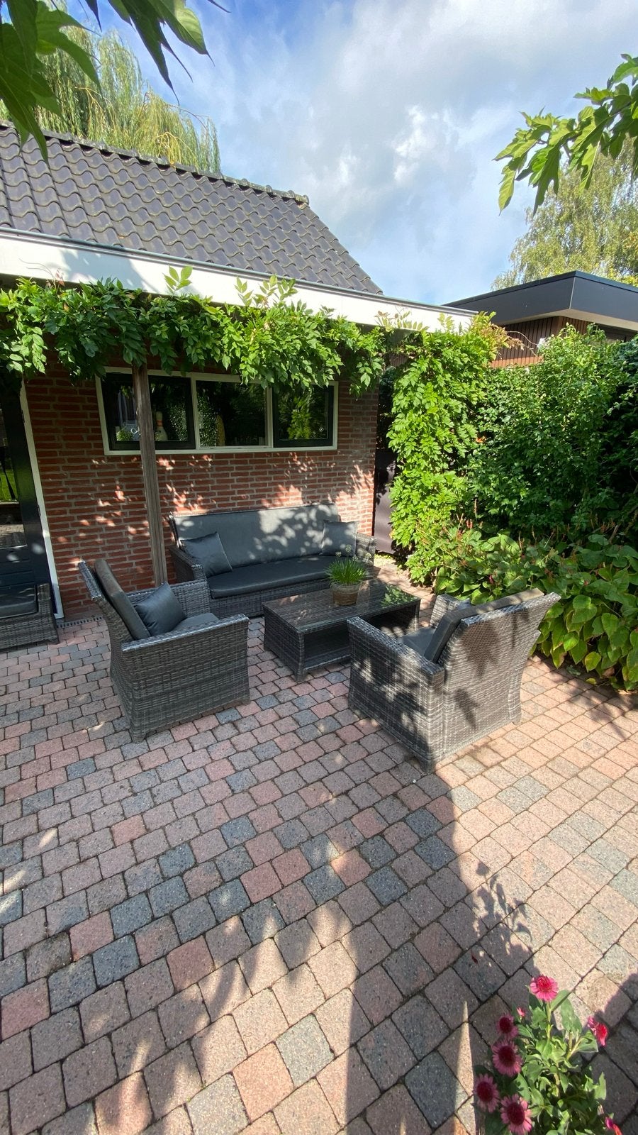 Complete Loungeset: 3-zitsbank,2 fauteuils, tafel ,2 hockers