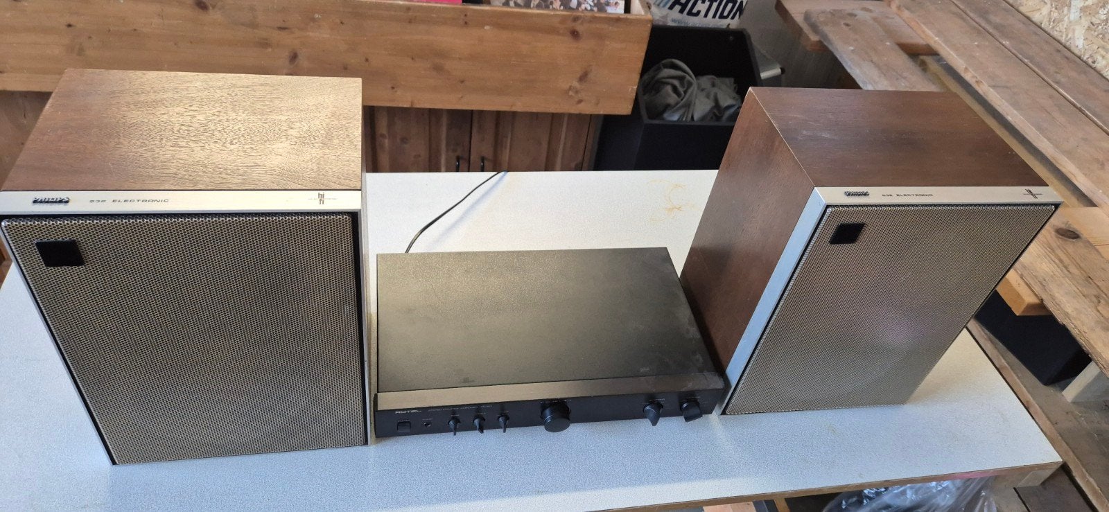 rotel voorversterker + philips 532 electronic luidsprekers, Antiek en Kunst, Ophalen of Verzenden