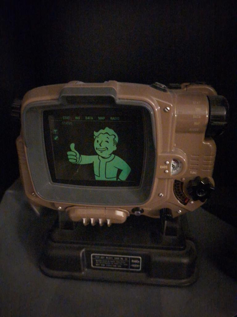 Fallout 4 Pip-Boy Edition Replica + doos, Ophalen of Verzenden, Overige merken, Zo goed als nieuw