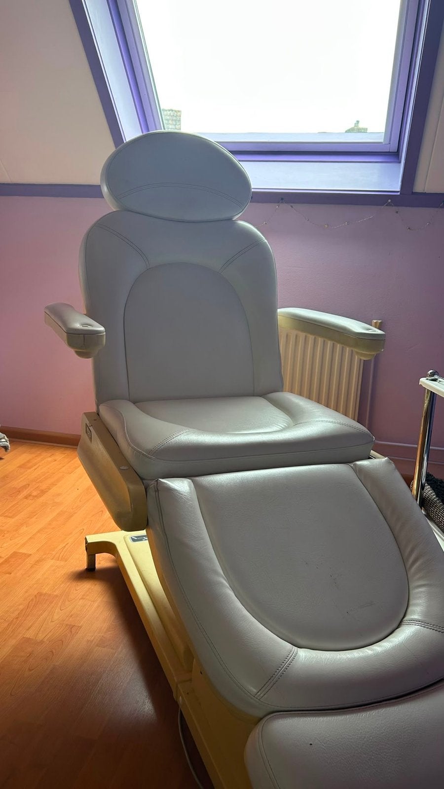 Comfortabele Behandelstoel - Ideaal voor Salon of Praktijk, Ophalen, Kunststof, Gebruikt, Wit