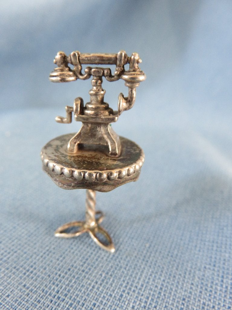 Telefoon op tafel in miniatuur in zilver., Ophalen of Verzenden, Zilver