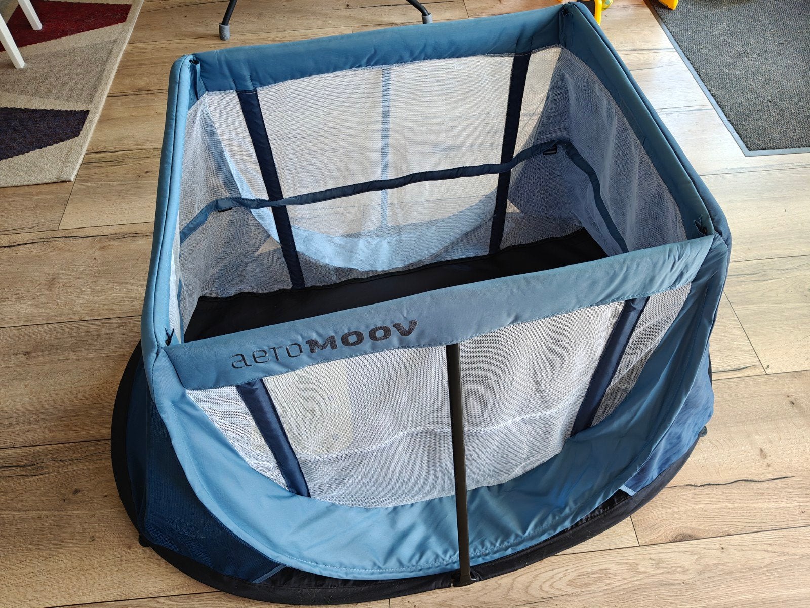 AeroMoov reisbedje met matras en 2 lakentjes, Ophalen, Zo goed als nieuw, Reisbedje