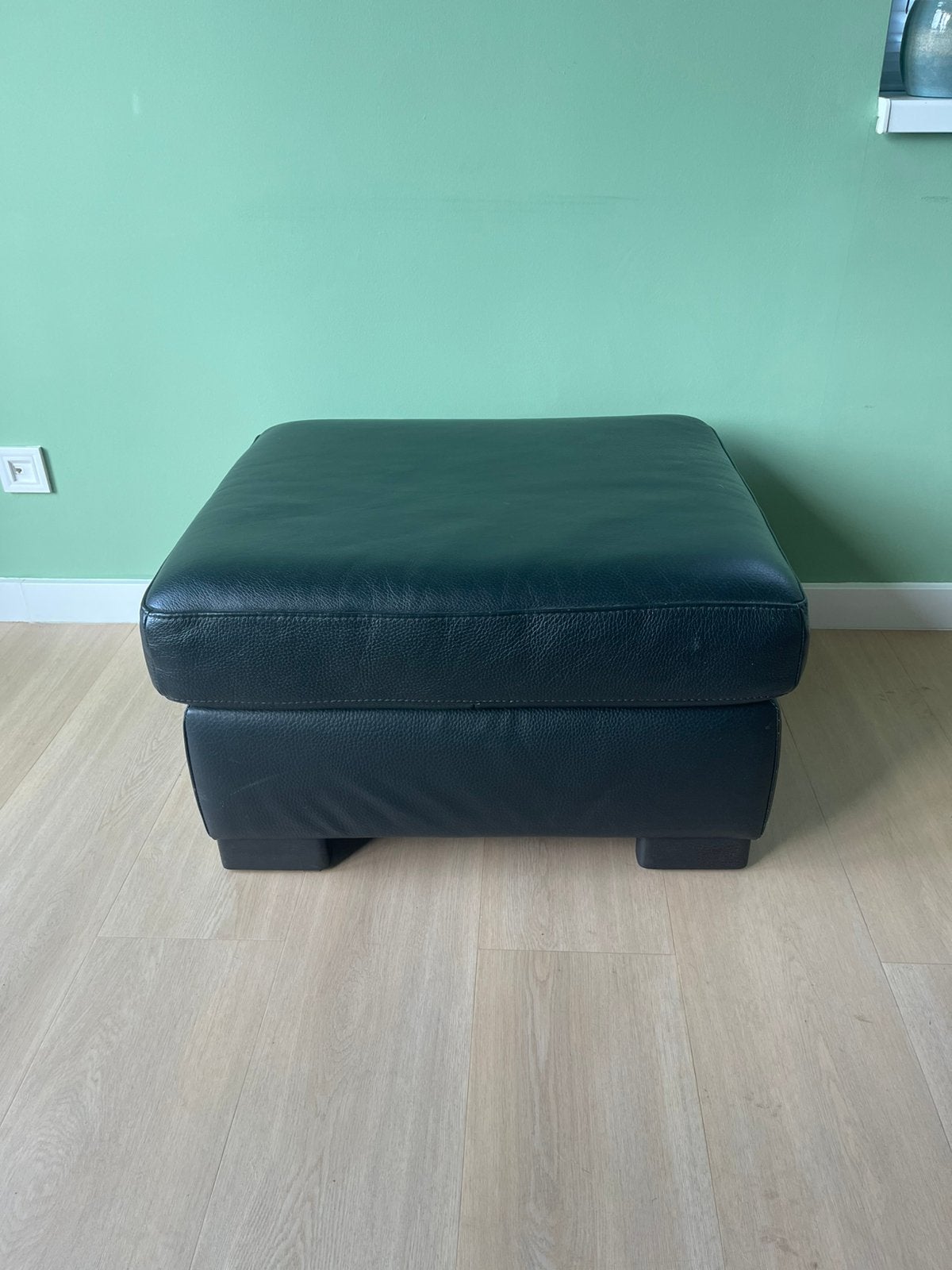 Zwarte leren poef, Ophalen, Leer, Zo goed als nieuw, 50 tot 75 cm