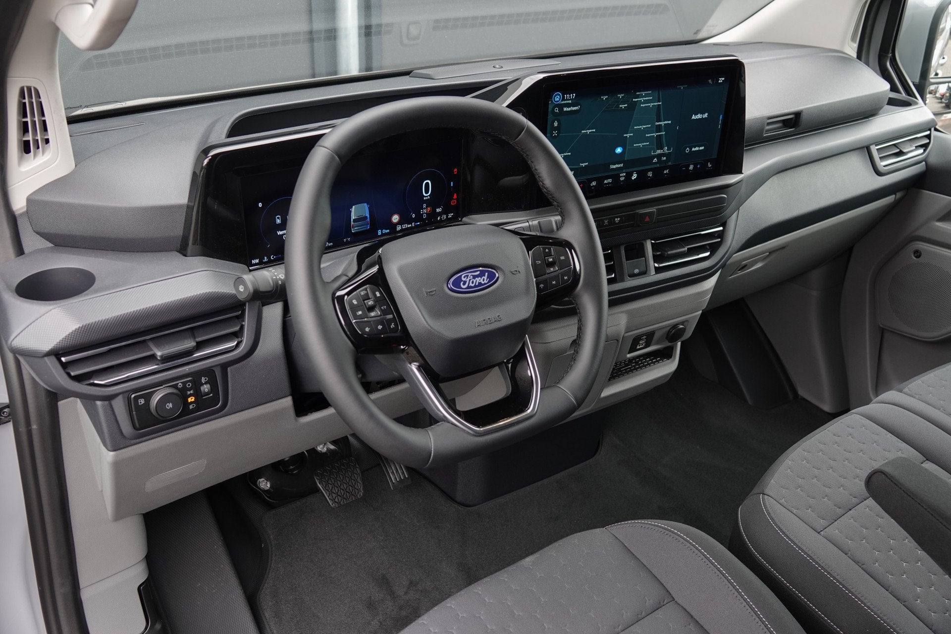 Ford Transit Custom L2H1 2.5PHEV 233Pk Aut. | Limited | Plug, Stof, Gebruikt, Zwart, 4 cilinders
