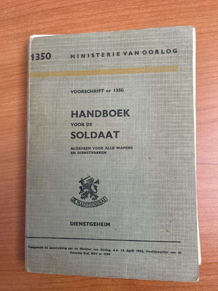 Handboek voor de Soldaat - Ministerie van Oorlog 1953, Ophalen of Verzenden, 1945 tot heden, Gelezen, Landmacht