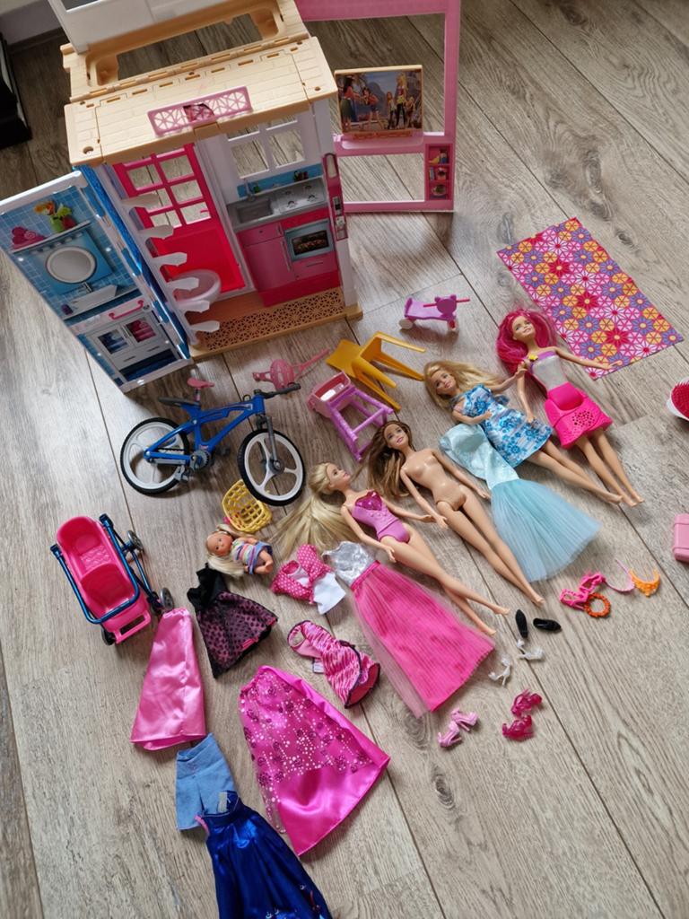 Huis met poppen & kleding, Ophalen of Verzenden, Babypop