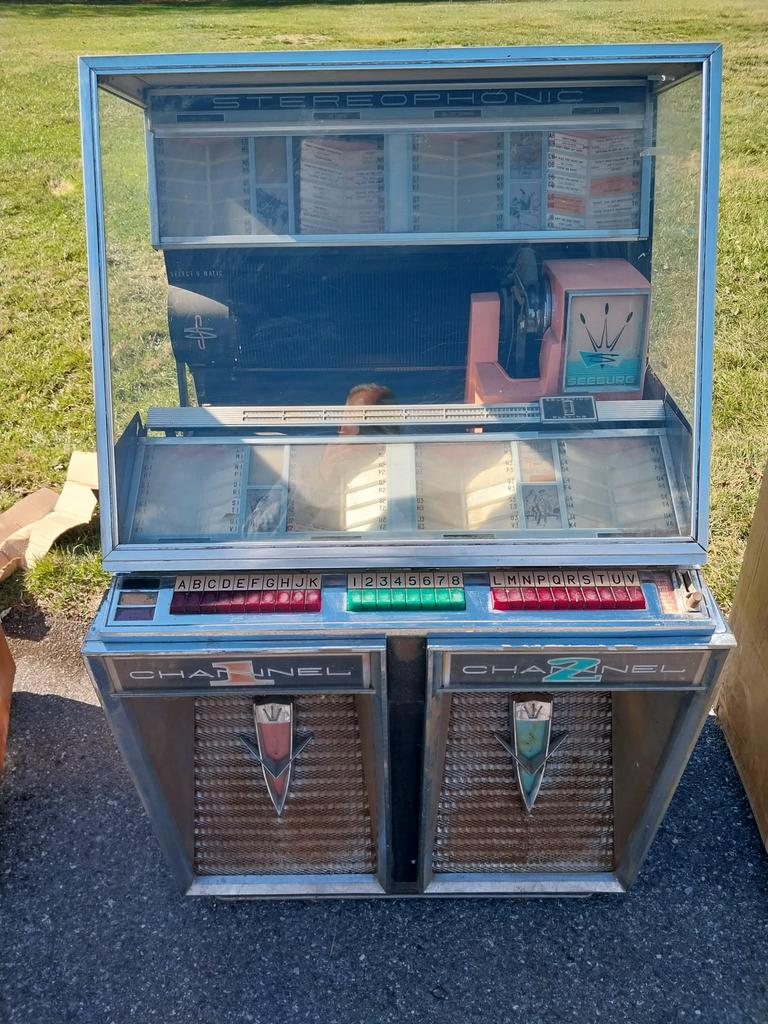 SPOT GOEDKOPE JUKEBOX : Seeburg model 222 met stepper #2, Ophalen, Gebruikt, Nl, Seeburg