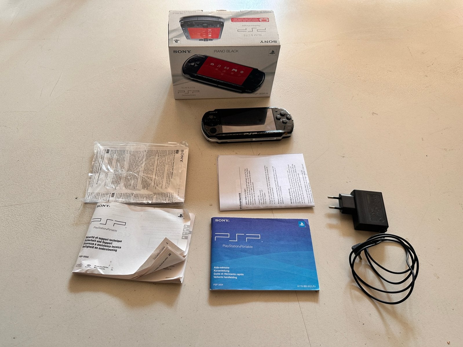 Sony PSP 3004 Piano Black – Compleet in doos + Nieuwe accu!, Ophalen, Zo goed als nieuw, Zwart