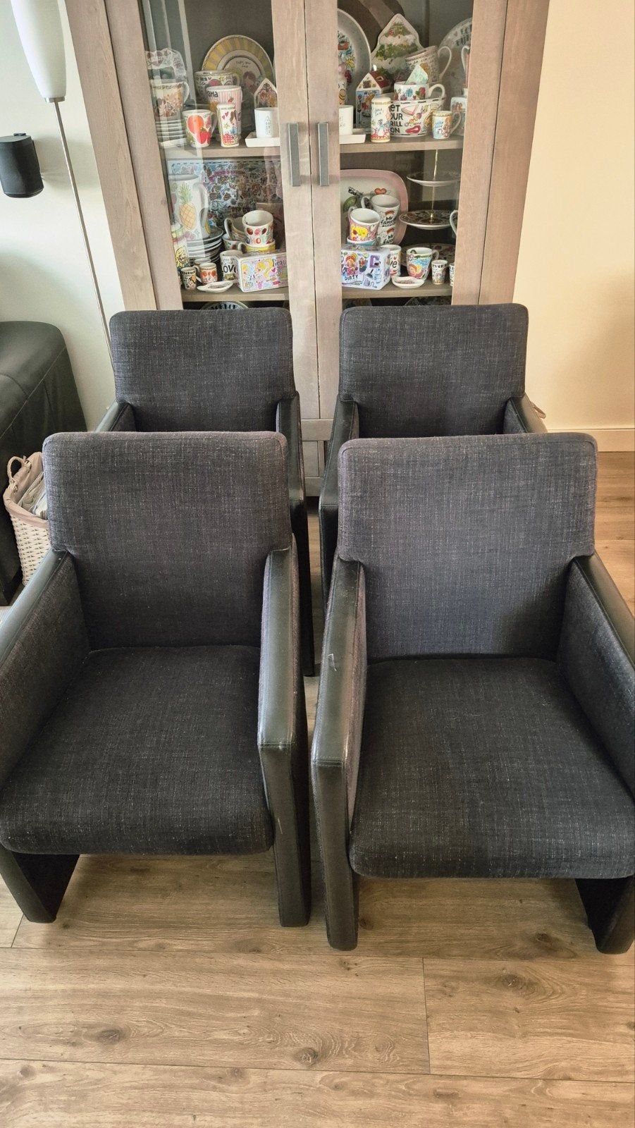 Gratis 4 eettafel stoelen met wieltjes, Ophalen, Gebruikt, Vier, Leer