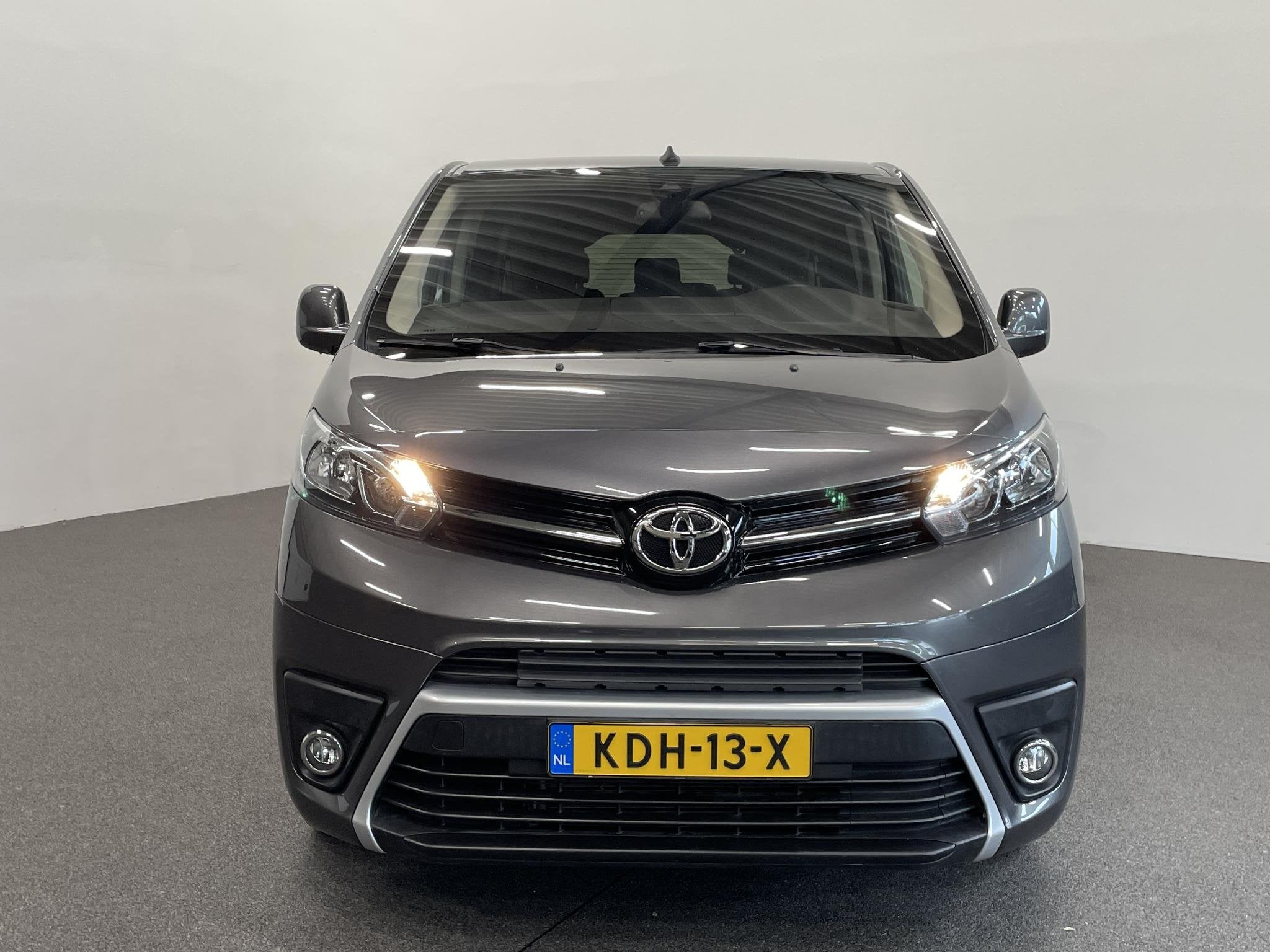 Toyota PROACE Electric Verso Luxury L2 8persoons PERSONENBUS, 330 km, Gebruikt, 8 stoelen, Overige carrosserieën