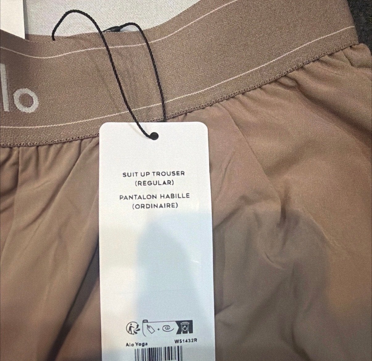 Alo Yoga broek beige, Maat 38/40 (M), Beige, Nieuw, Ophalen of Verzenden