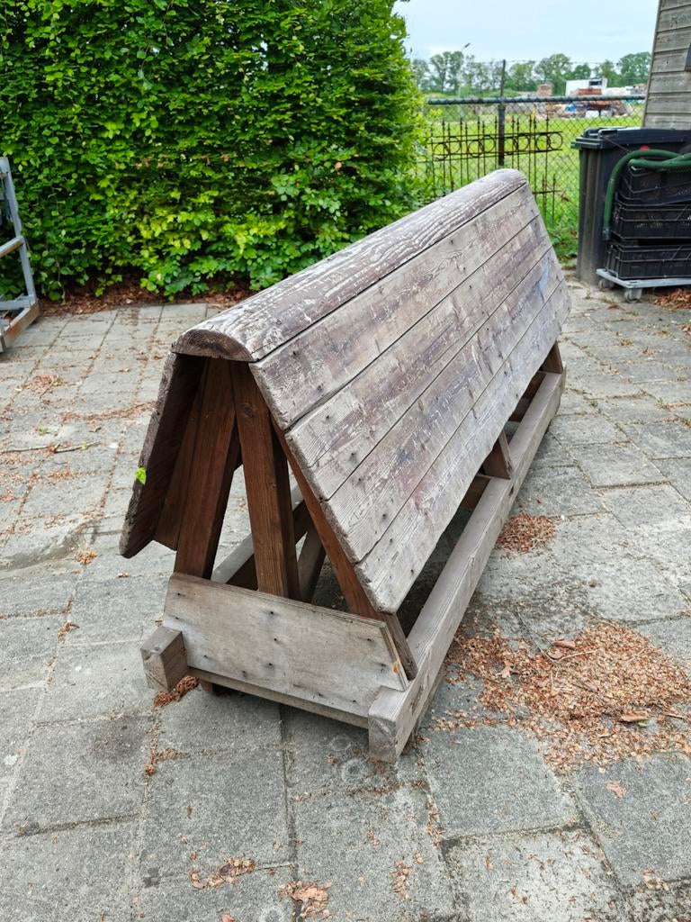 Antieke houten bok op wielen - looierij transport, Ophalen