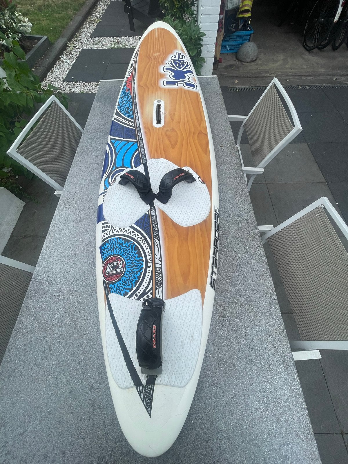 Starboard IQ 76 met Drake vinnen, Watersport en Boten, Windsurfen, Gebruikt, Plank, Starboard, Minder dan 250 cm, Met vin(nen)