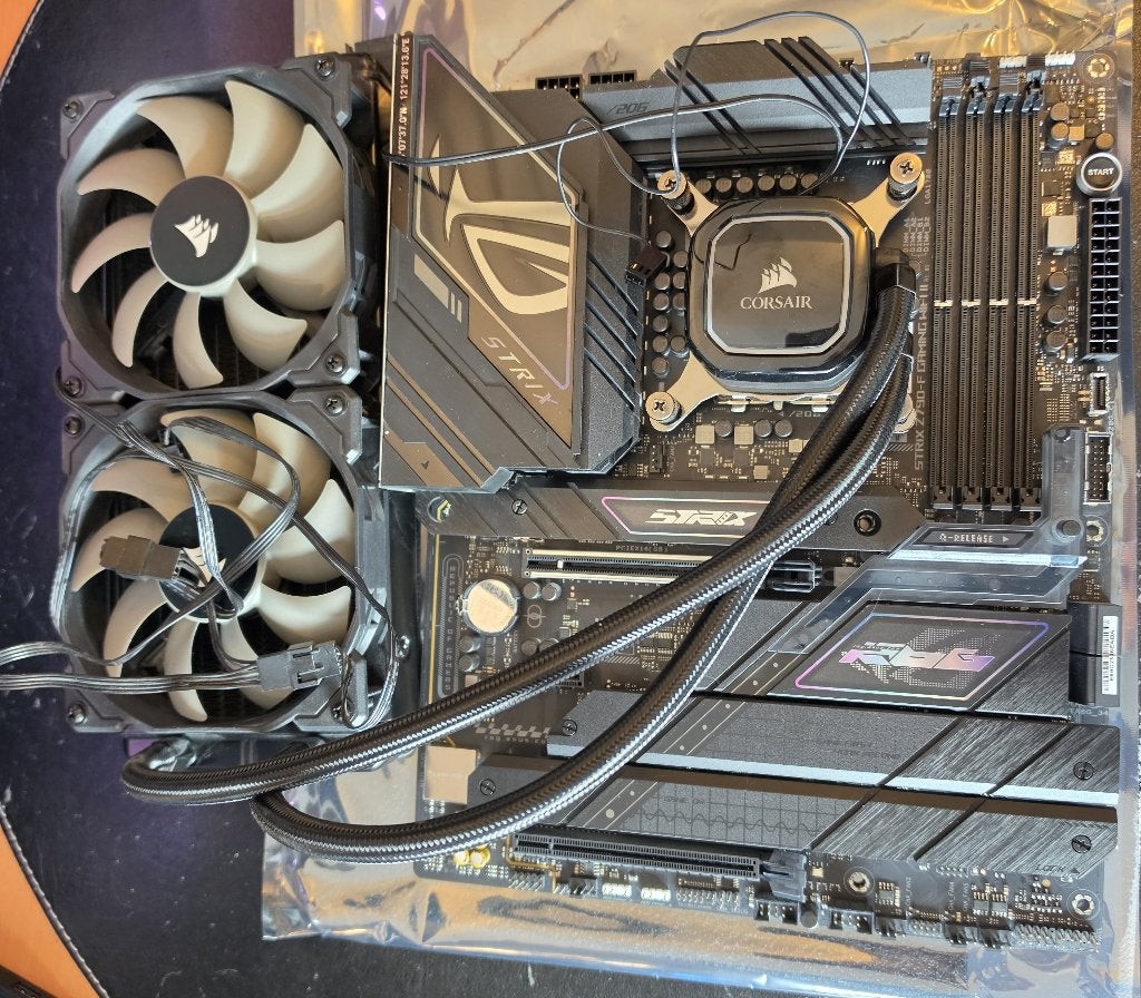 ASUS ROG Strix Z790-F GAMING WIFI II met CPU en AIO, LGA 1700, Ophalen of Verzenden, Zo goed als nieuw, ATX