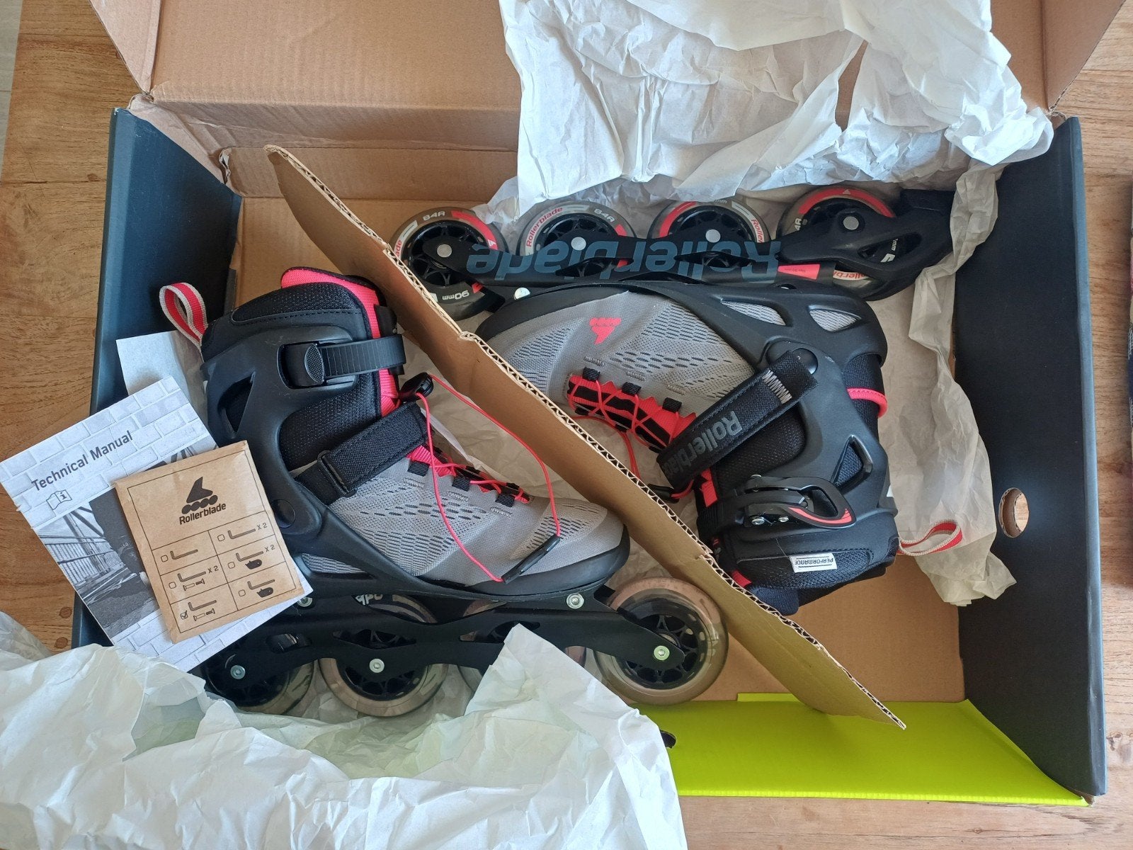 Rollerblade, microblade 90 W skeelers (maat 40), Nieuw, Ophalen of Verzenden, Inline skates 4 wielen, Dames