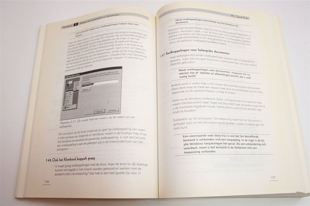 PC Tips & Trucs — Hét Naslagwerk [842 Pagina\'s], Ophalen of Verzenden, Gelezen, Internet of Webdesign