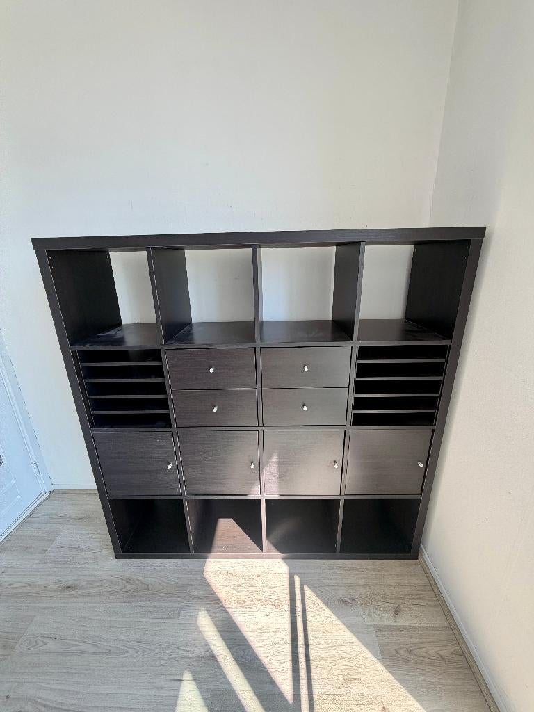 IKEA bestseller KALLAX vakkenkast zwartbruin, Huis en Inrichting, Kasten | Boekenkasten, Ophalen, Gebruikt, 100 tot 150 cm, Zwartbruin