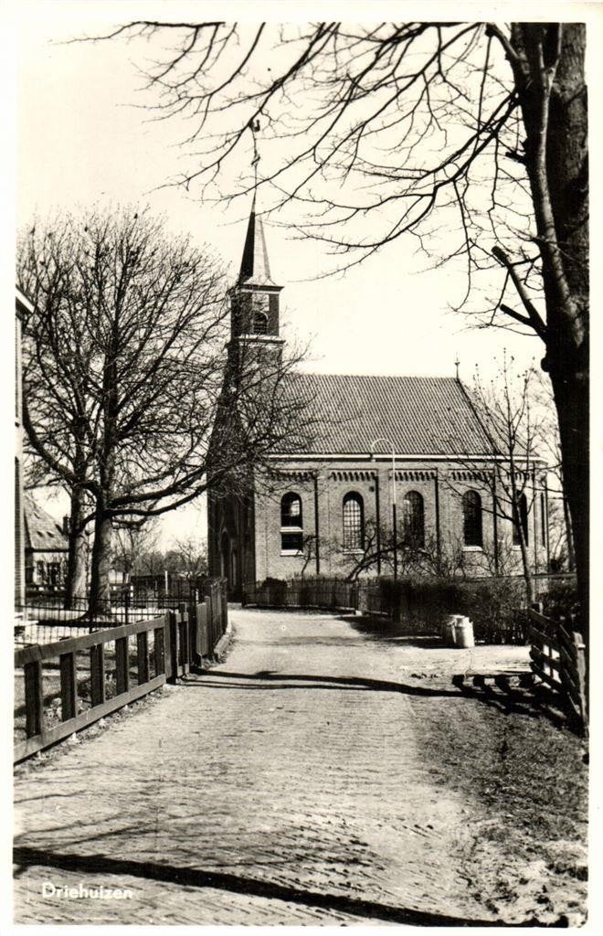 Driehuizen - gezicht op de kerk - ongelopen, Ophalen of Verzenden, 1940 tot 1960, Ongelopen, Noord-Holland