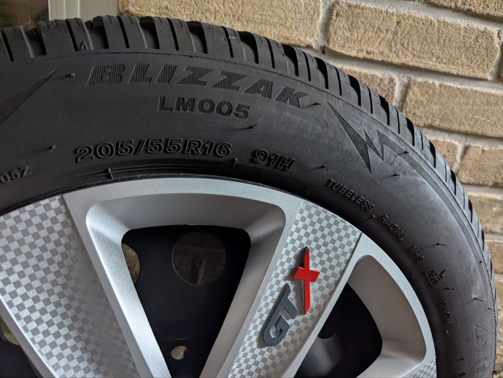 4x Bridgestone Winterbanden 205/55R16 op stalen velgen, Ophalen, Gebruikt, 16 inch, Banden en Velgen