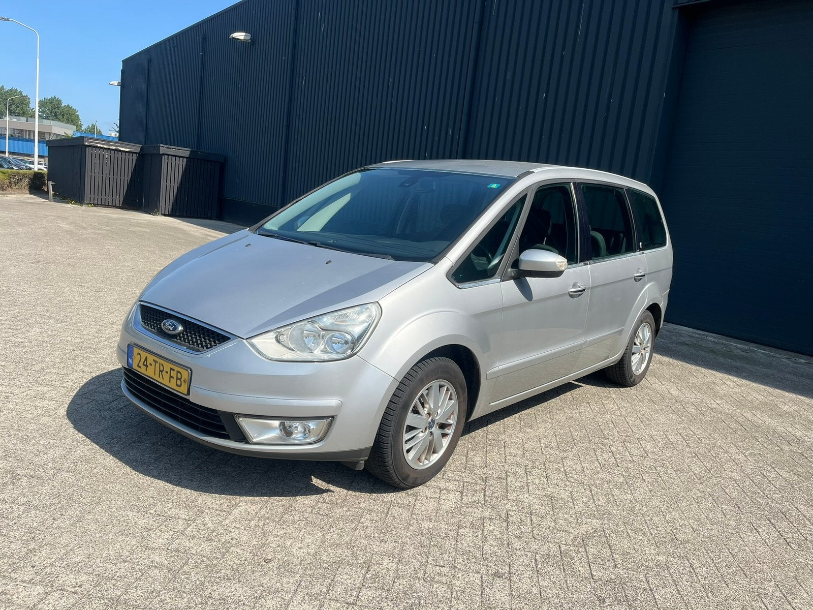 Ford Galaxy 2.0 Ghia | Airco | Trekhaak | APK 04-2027, Voorwielaandrijving, 145 pk, 4 cilinders, 7 stoelen