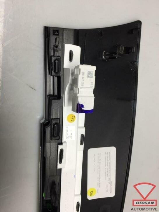 vw touareg 2018 deurlijst led links achter 760867459 7619472, Auto-onderdelen, Gebruikt, Volkswagen, Volkswagen AG, Berliner Ring 2
38440  Wolfsburg, DE