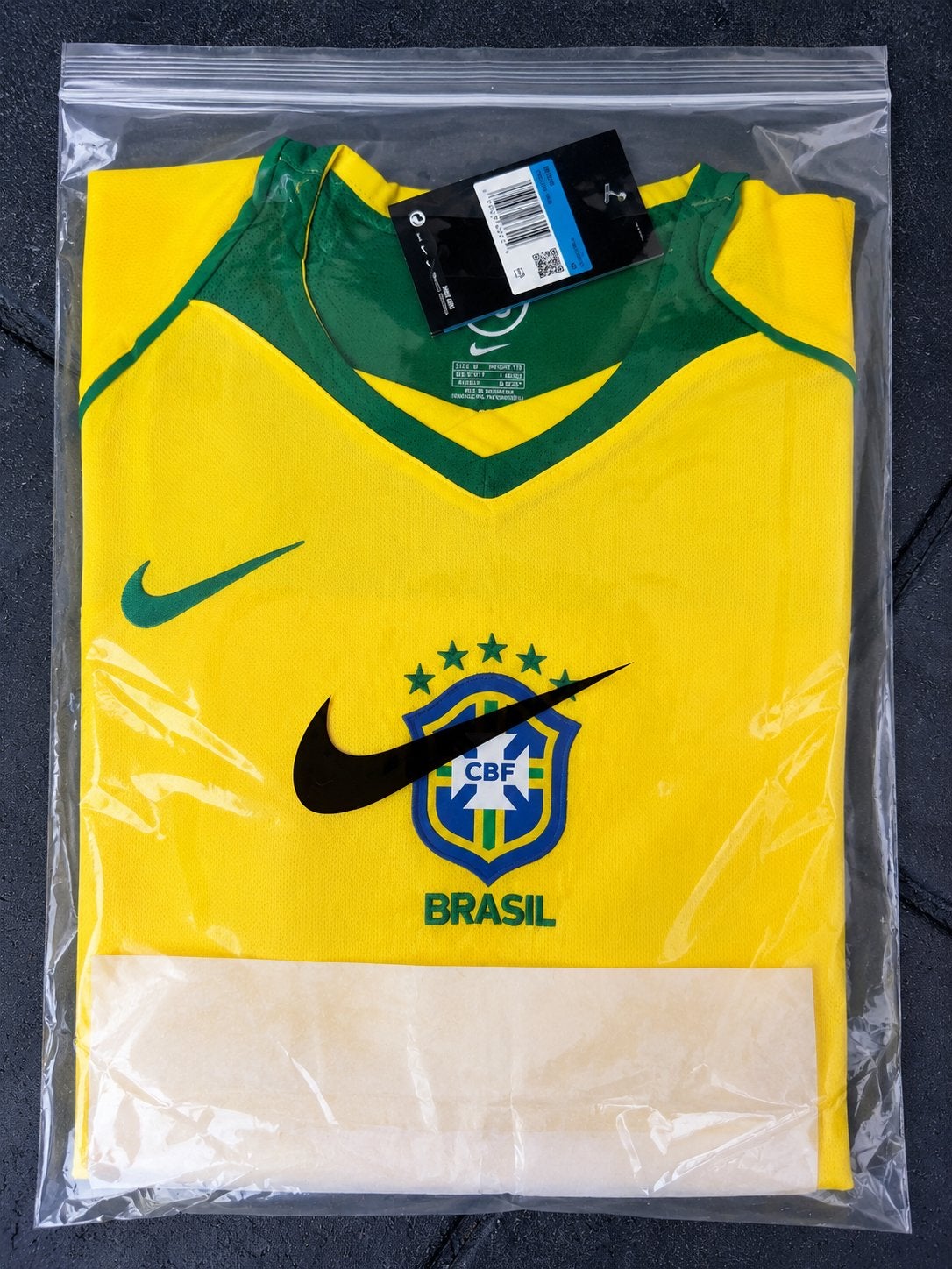 Nike Brazilië Thuisshirt Maat M Nieuw met labels, Sport en Fitness, Maat M, Ophalen of Verzenden, Nieuw, Shirt