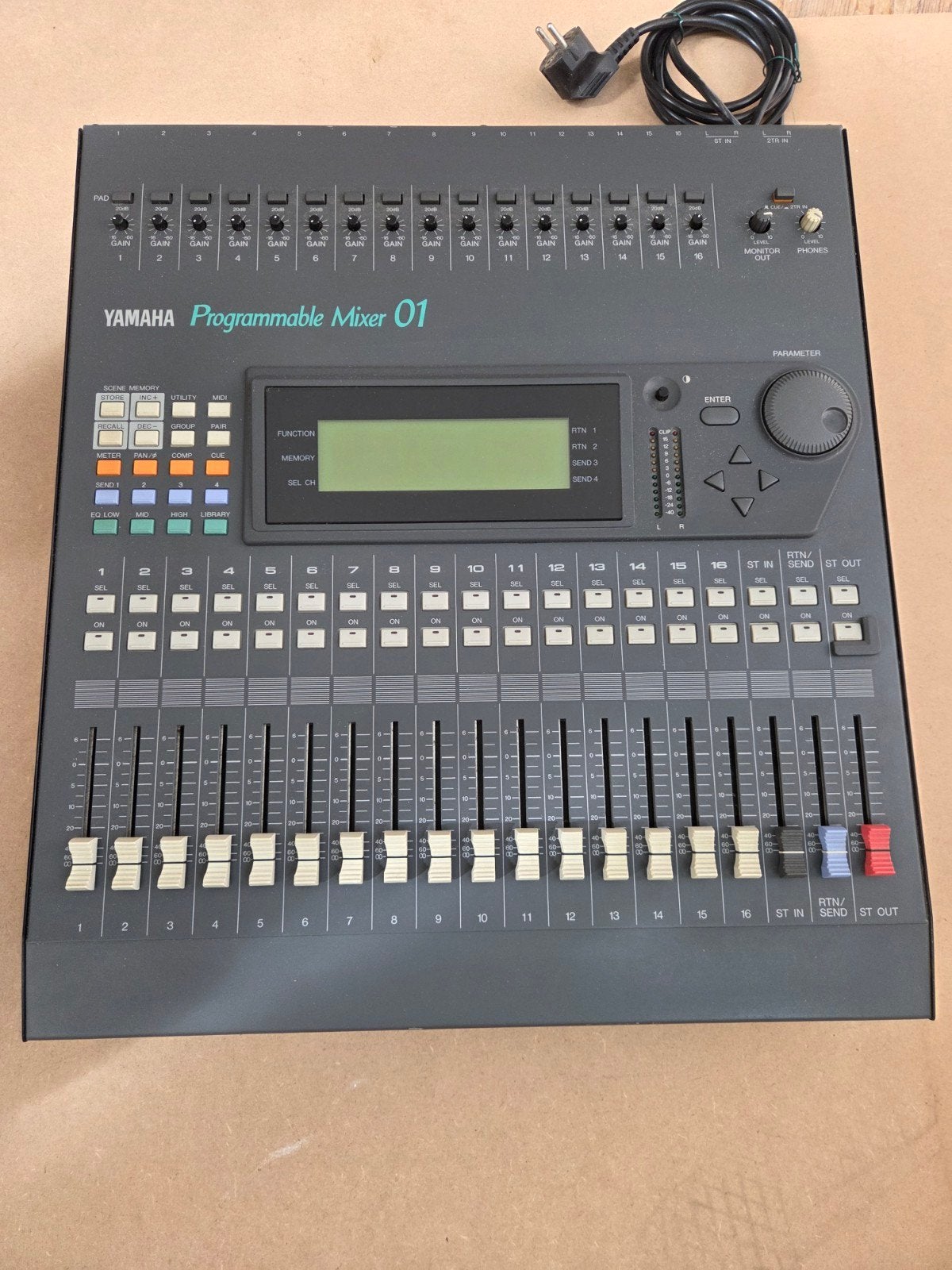 Yamaha ProMix 01 Digitale Mixer oldtimer, Ophalen, Gebruikt, 10 tot 20 kanalen, Microfooningang