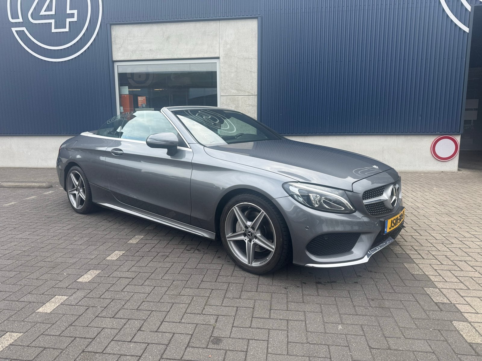 Mercedes-Benz C-Klasse C180 AMG 156pk 9G-TRONIC 2017 Grijs, 1800 kg, Zwart, Cabriolet, 1595 cc