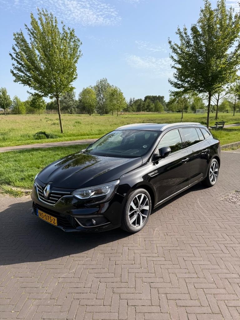 Renault Mégane 1.2 Bose TCe 130pk 2017 Zwart, Auto's, Voorwielaandrijving, 4 cilinders, Leder en Stof, Origineel Nederlands