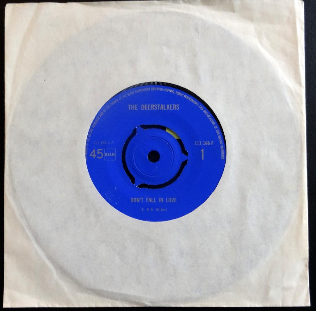 Zeer zeldzame single The Deerstalkers - Don't fall in love, Gebruikt, 7 inch, Single, Ophalen of Verzenden