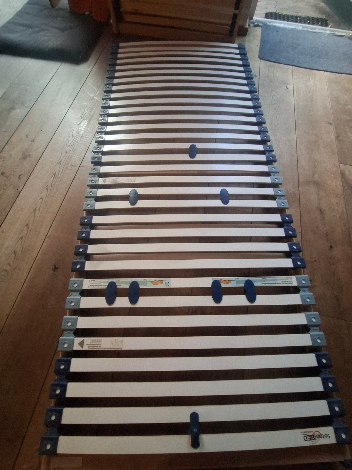 bed: 2 lattenbodems met metalen onderstel. 2.20 x 180 cm, Huis en Inrichting, Slaapkamer | Matrassen en Bedbodems, Gebruikt, 90 cm