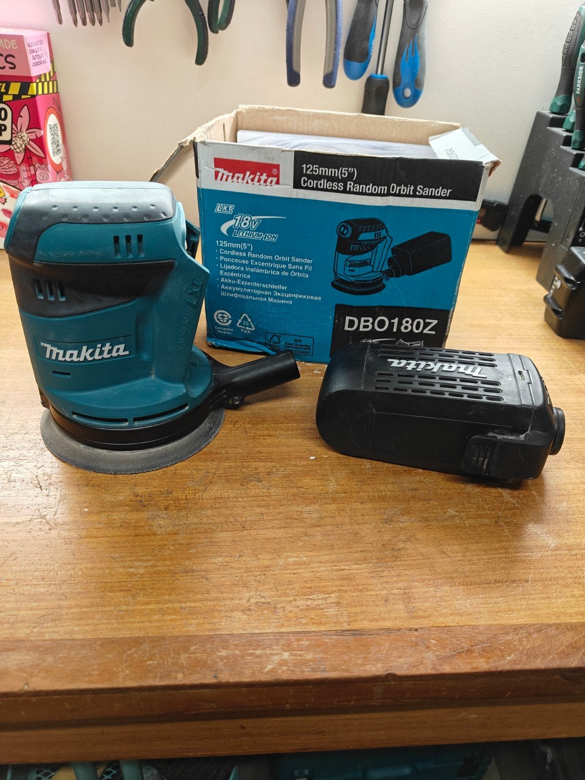 Makita DBO180Z LXT Excentrische Schuurmachine, Doe-het-zelf en Verbouw, Gereedschap | Schuurmachines, Zo goed als nieuw, Excentrische schuurmachine