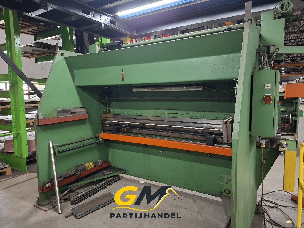 Div. metaalbewerkingsmachines o.a kantbank, Ophalen