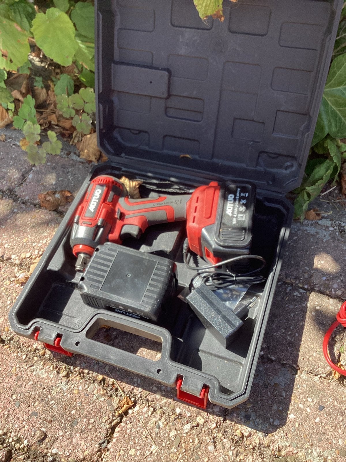 AOTUO Accu Slagmoersleutel 18V met lader en accu, Doe-het-zelf en Verbouw, Gereedschap | Boormachines, Ophalen, Zo goed als nieuw