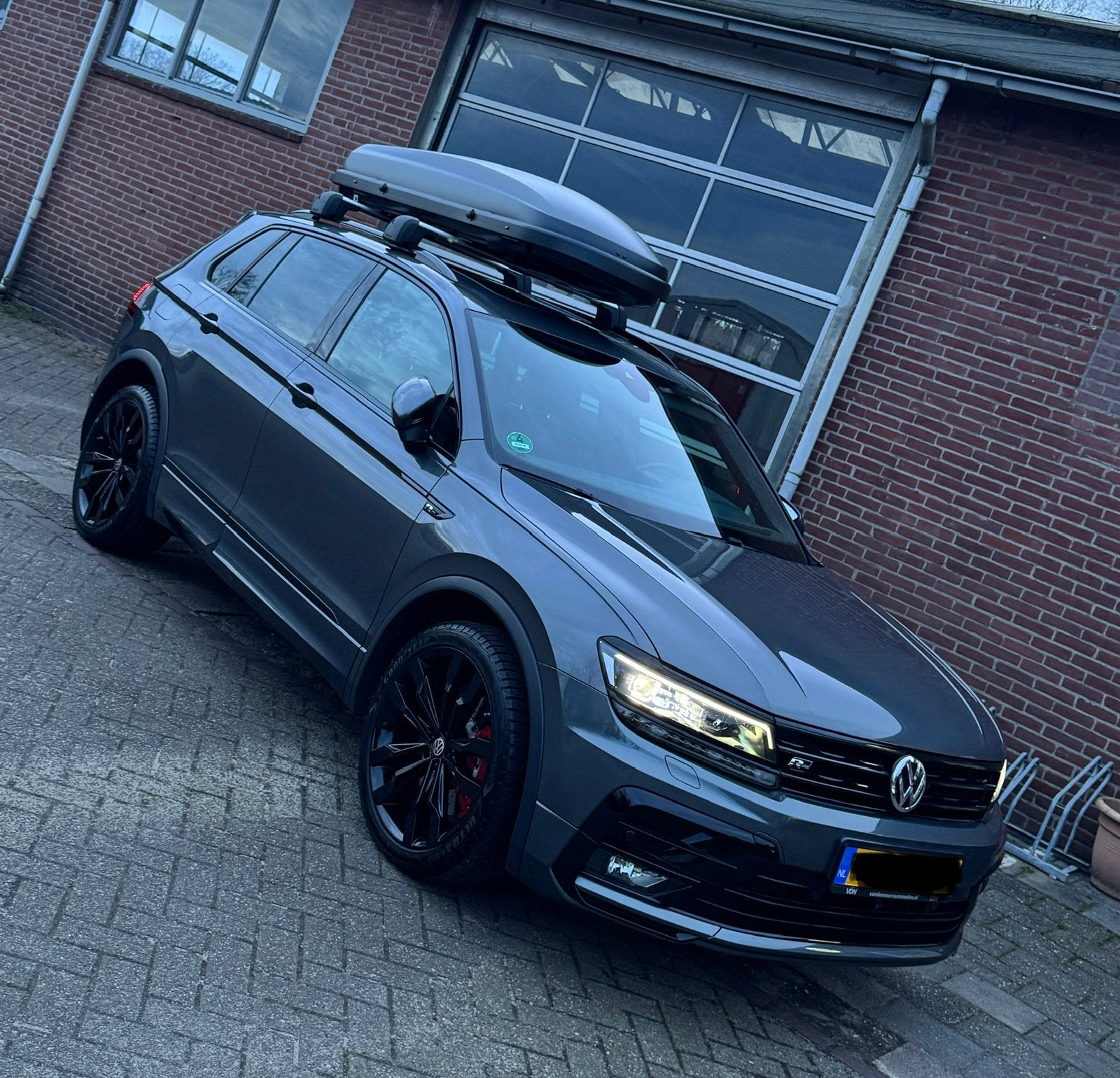 Dakkoffer Volkswagen Tiguan met Thule dakdragers Skibox, Ophalen of Verzenden, Zo goed als nieuw