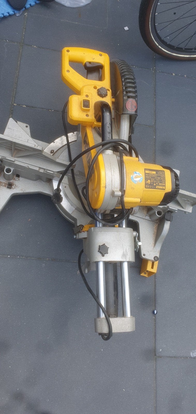 DeWalt DWS780 Afkortzaag - Krachtig en Nauwkeurig, Doe-het-zelf en Verbouw, Gereedschap | Zaagmachines, Ophalen of Verzenden, 1200 watt of meer