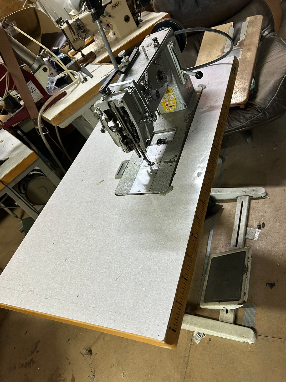 Adler 267 leer naaimachine alleen voor onderdelen geen motor, Hobby en Vrije tijd, Naaimachines en Toebehoren, Ophalen of Verzenden