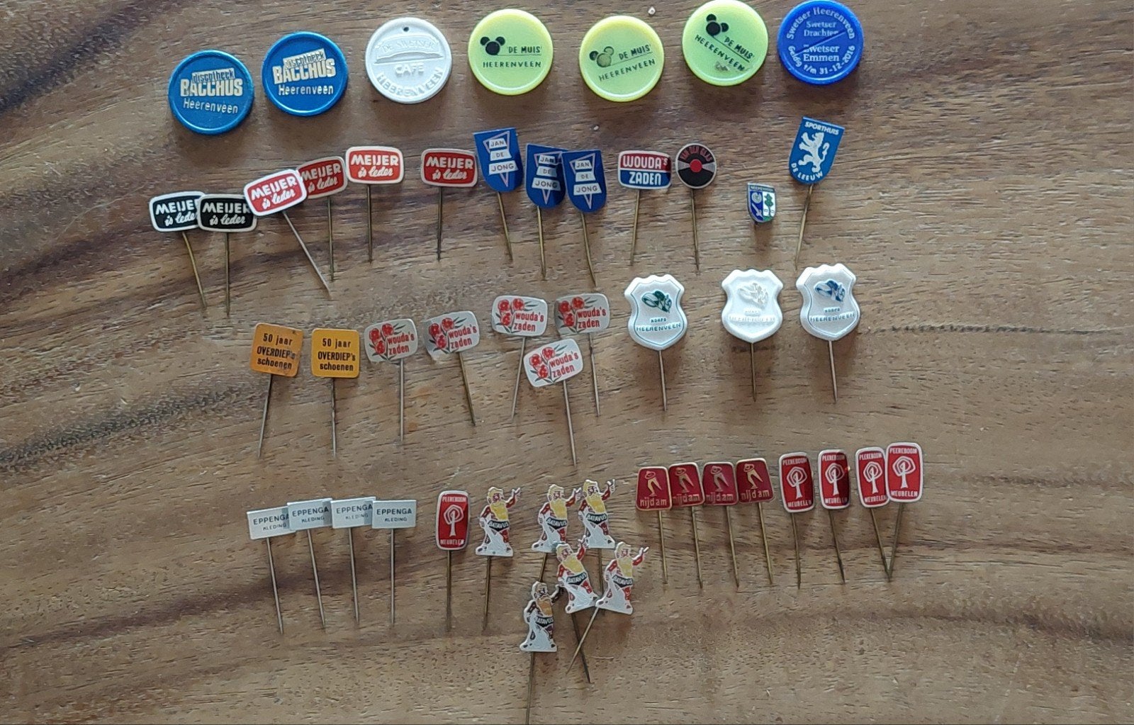 Verzameling speldjes en consumptie munten uit Heerenveen., Ophalen of Verzenden, Gebruikt, Stad of Land, Speldje of Pin